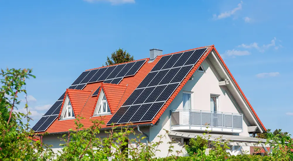 Photovoltaikanlage Haus mit Photovoltaikanlage auf dem Dach